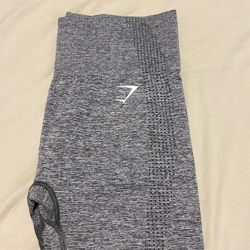 Brand new never worn gymshark leggings size medium!!!! GRAY BLUE COLOR